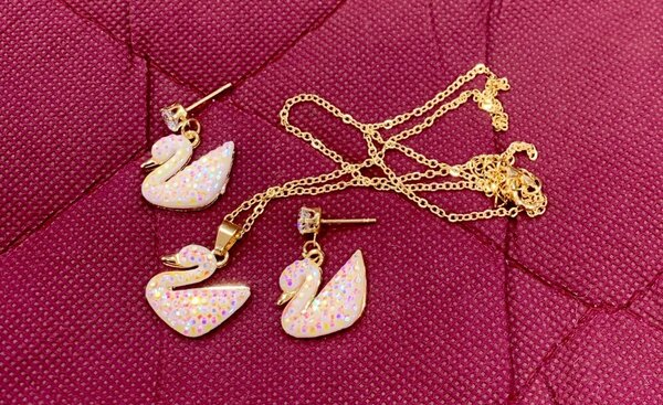 Swan Pendant with Earrings