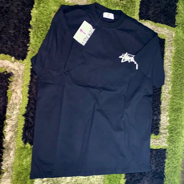 T-shirt graphique moderne