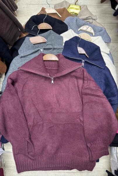 Трендовые утепленные кофты  с воротником на полу замке