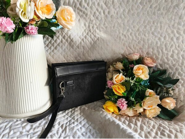 Pochette élégante en cuir