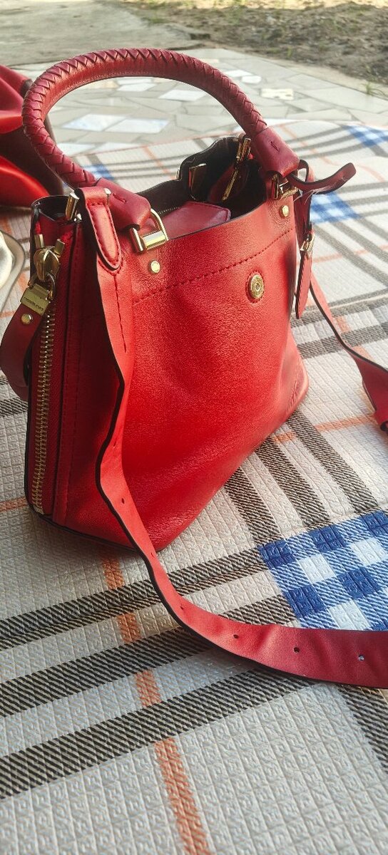 Sac à main rouge élégant