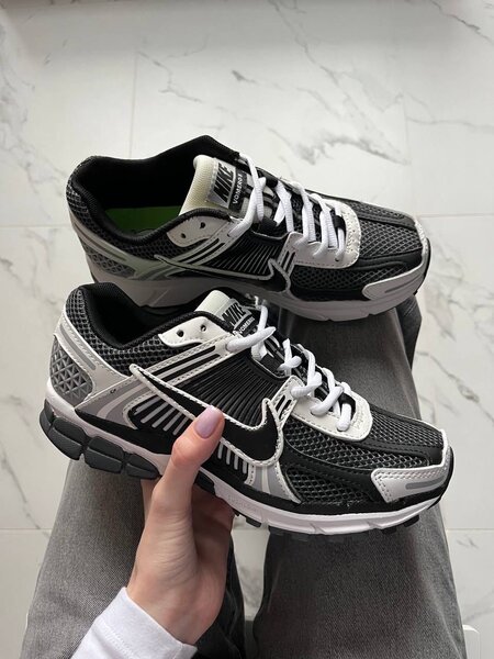 Baskets de course noires