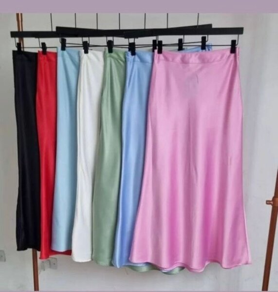 Jupe longue en satin pour femmes