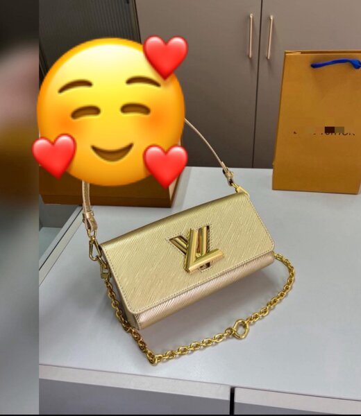 Sac à main doré élégant