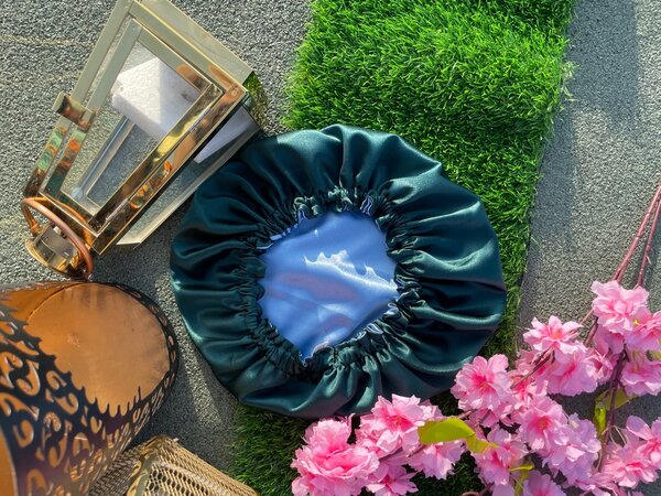 Bonnet en satin double face