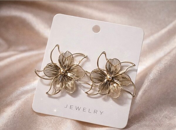 Boucles d'oreilles en forme de fleur en or