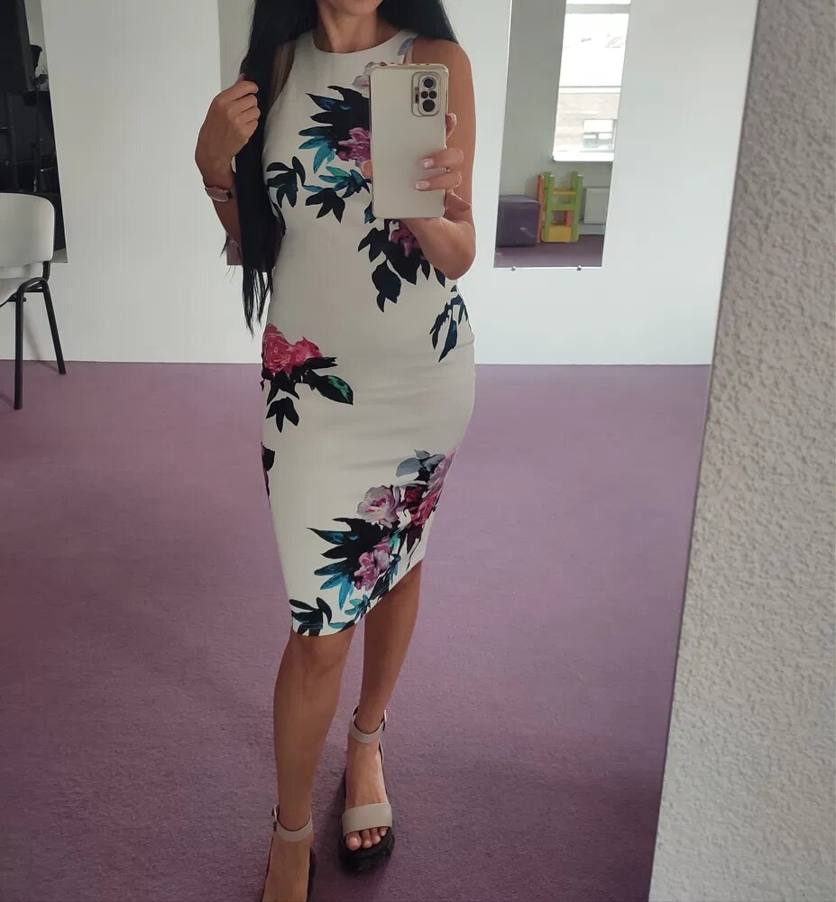 Robe Fleurie Évasée Élégante