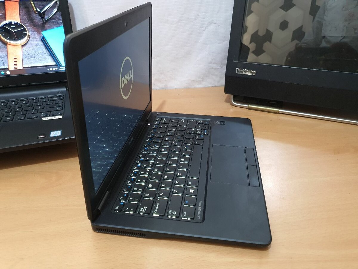 Latitude E7250