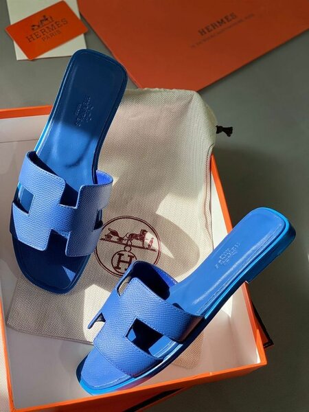 Sandales en cuir bleues élégantes