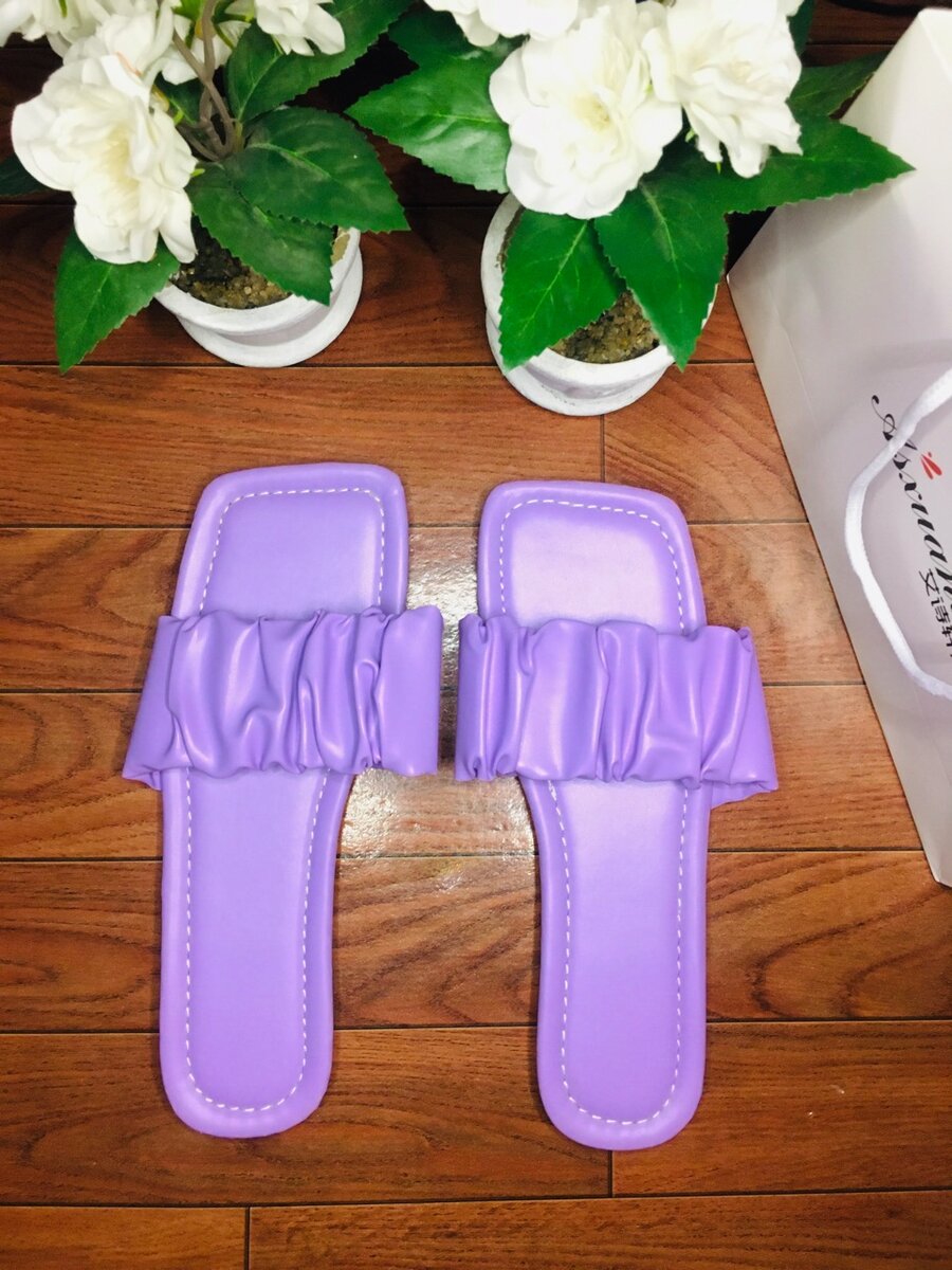 Casual flat slippers