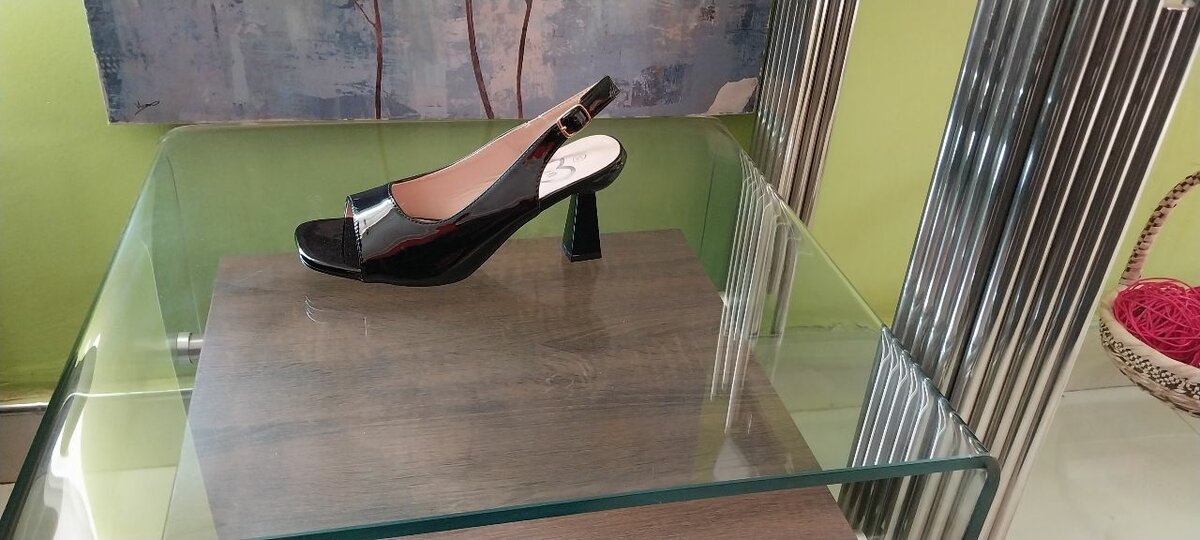 Ladies peep toe sandals