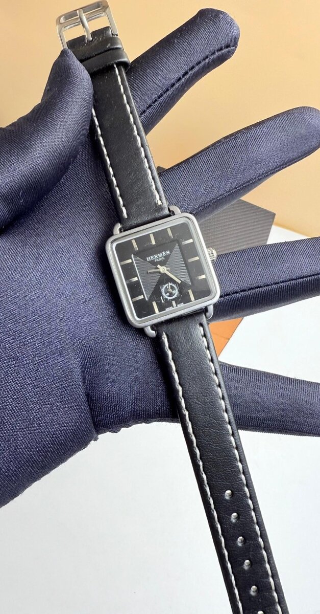 Montre Homme Carrée Élégante
