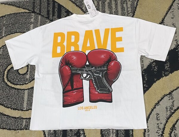 T-shirt graphique anti-guerre