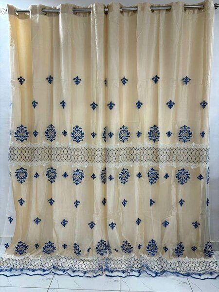 Rideau brodé élégant