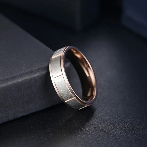 Bague en acier inoxydable élégante