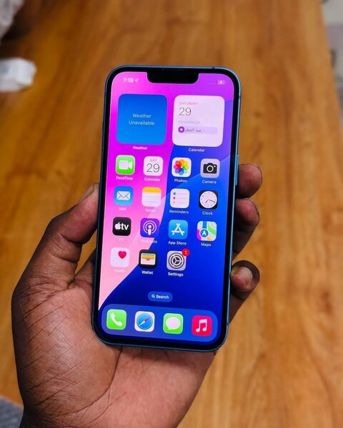 iPhone 13 128GB (pre owned)