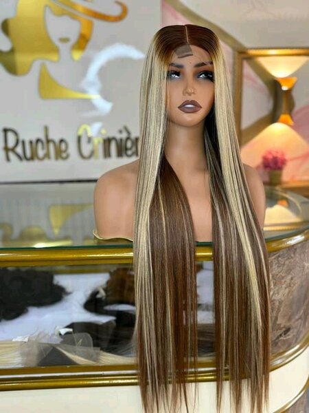 Perruque bouclée naturelle