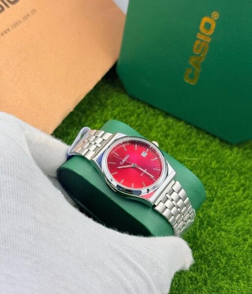 Montre Casio Classique Rouge