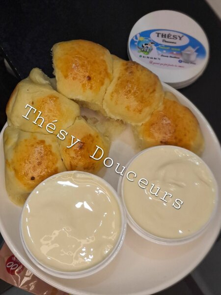 6 pains fourrés et 2 yaourts