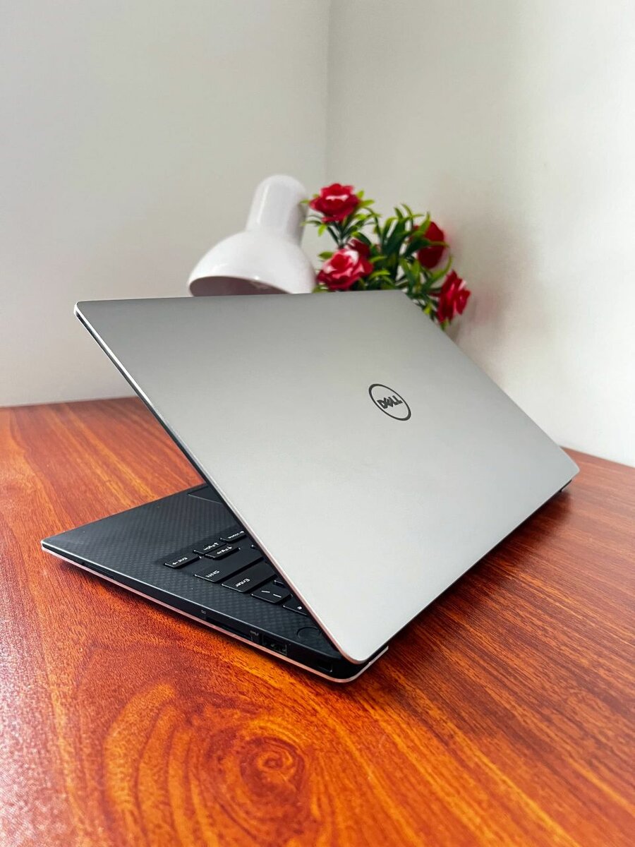 DELL XPS 9350 CORE I5 256GB 8GB