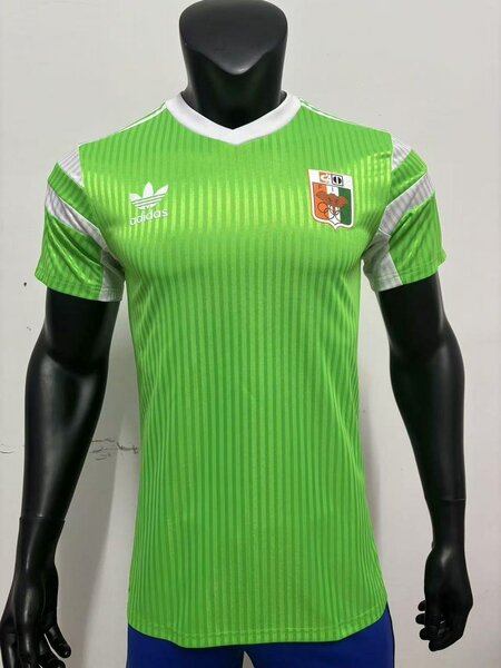 RÉTRO ÉLÉPHANTS 92 ÉCUSSONS EN GOMME