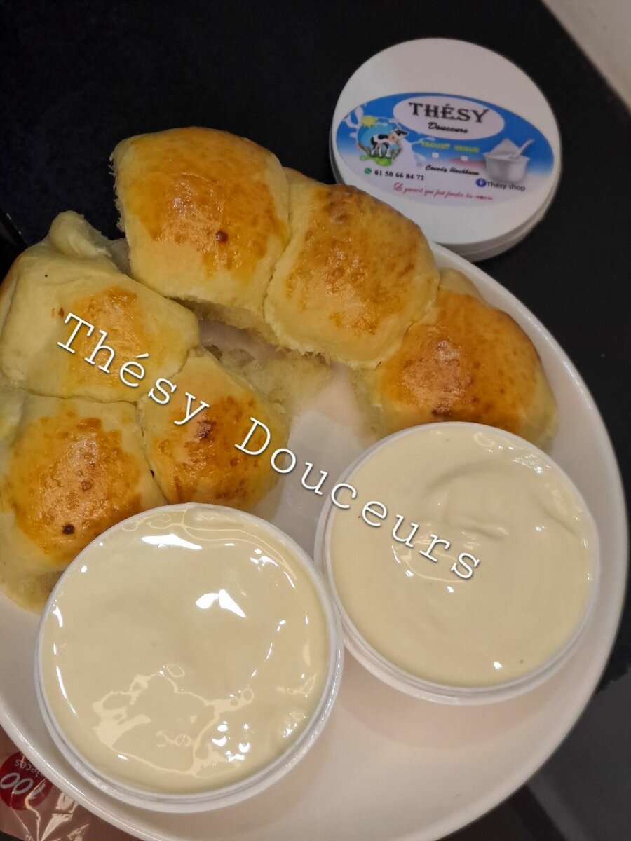 6 pains fourrés et 2 yaourts