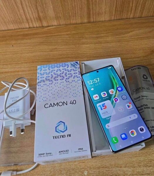 Smartphone Tecno AI Camon 40