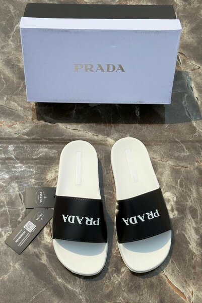 Claquettes de luxe élégantes