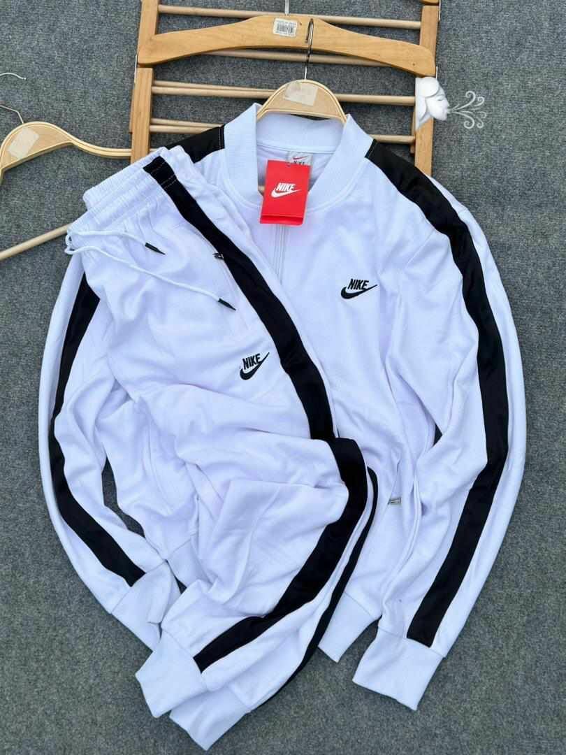 Ensemble nike