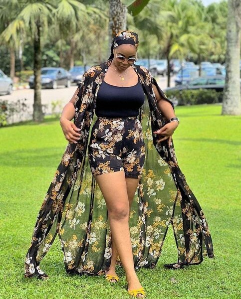 Kimono fleuri transparent pour femme