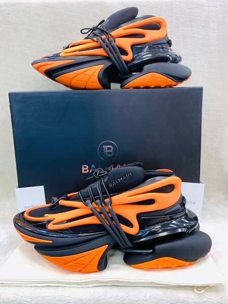 Baskets Balmain futuristes