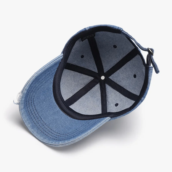 Casquette en jean déchiré