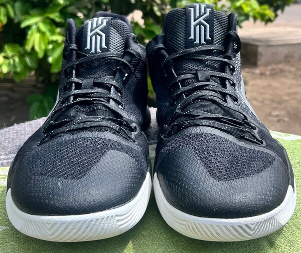 *Nike(GS) Kyrie 3 'Black Ice*