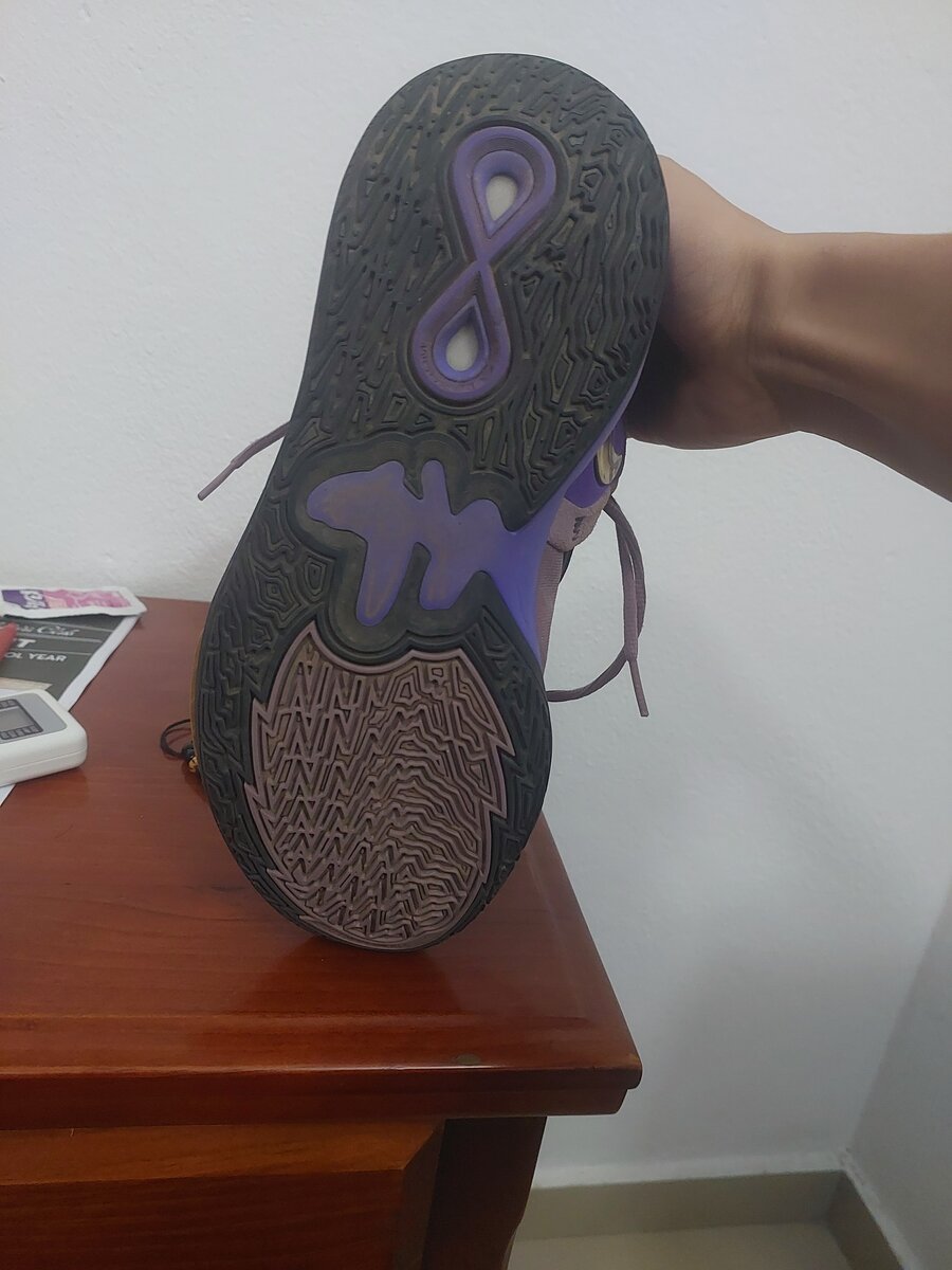 Nike Kyrie 8 AUTHENTIQUE