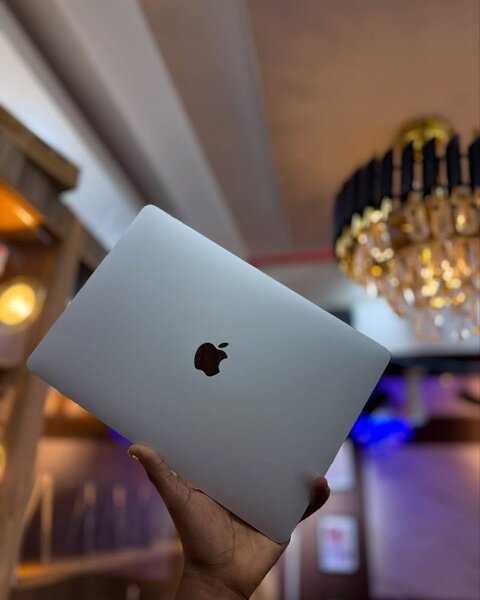 MacBook Pro Touchbar 2020 i7