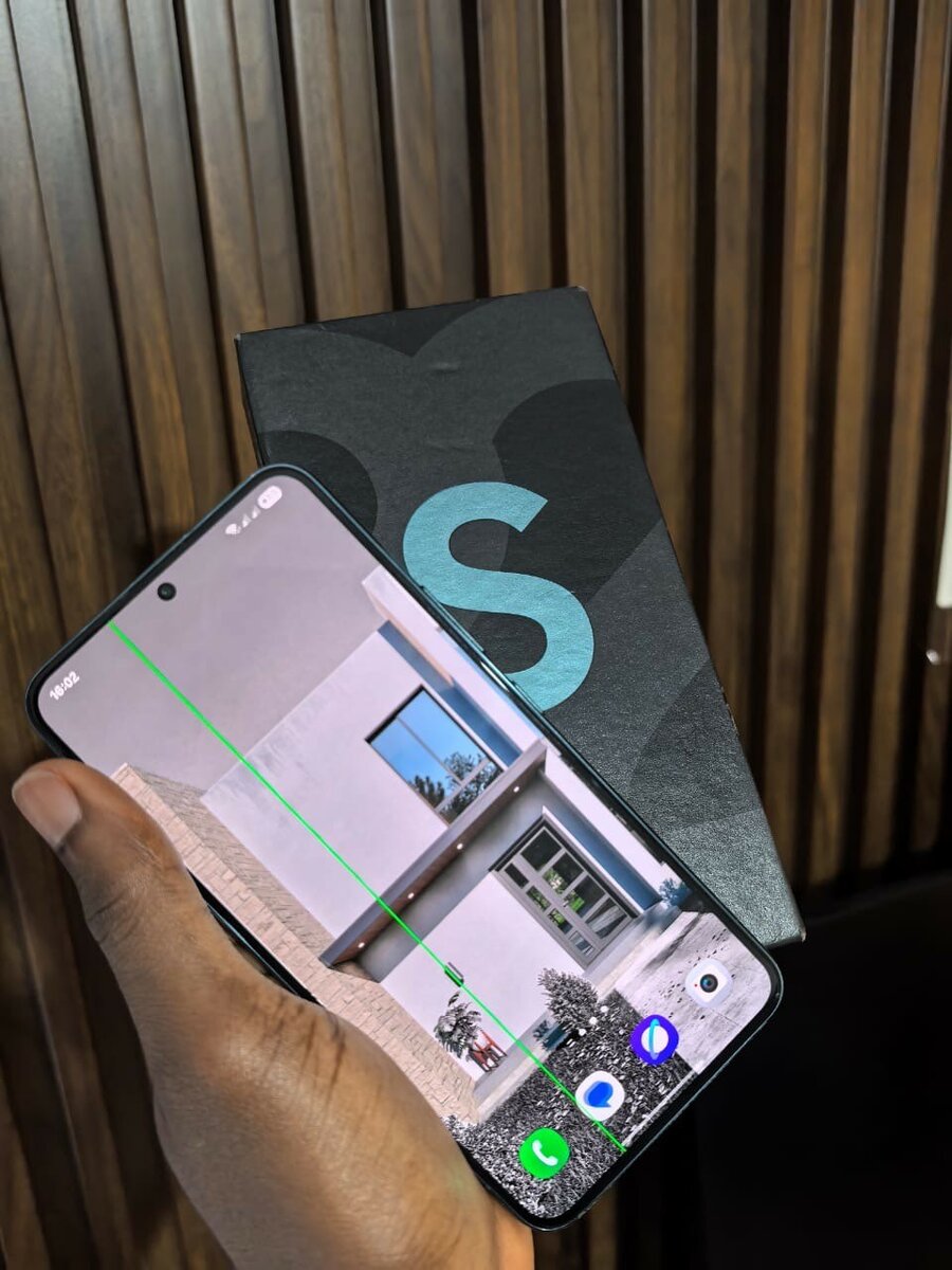 Samsung Galaxy S22 Smartphone