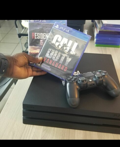 Console Sony PS4 avec jeux