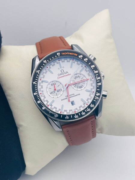 MONTRE Omega Speedmaster