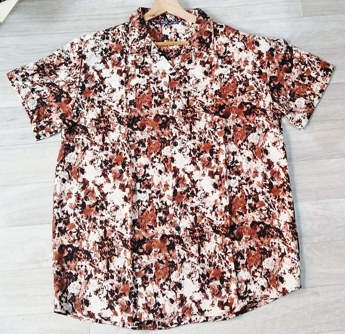 Chemises à motifs colorés