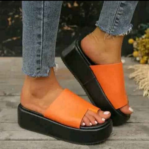 Claquettes plate-forme colorées pour femmes