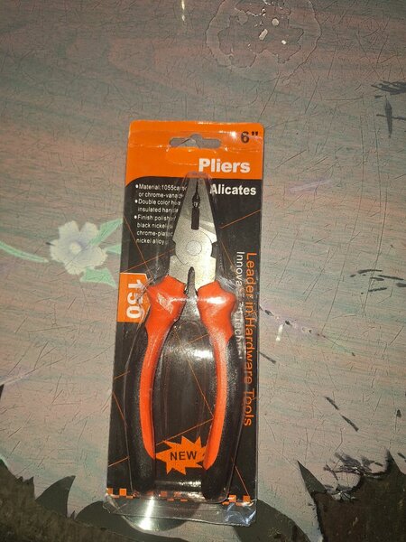 Pinces à bec ultra-résistantes