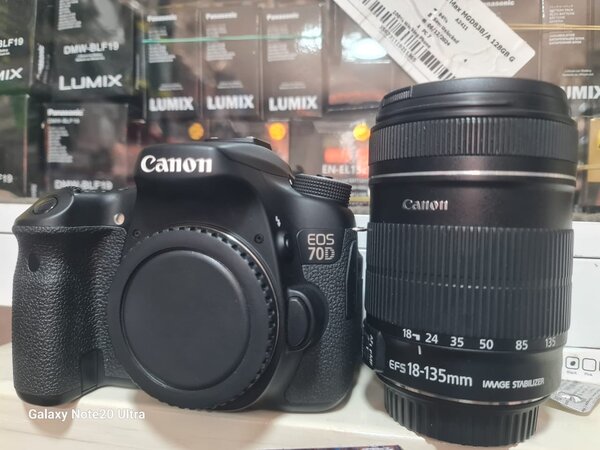 Appareil photo Canon EOS 70D avec objectif