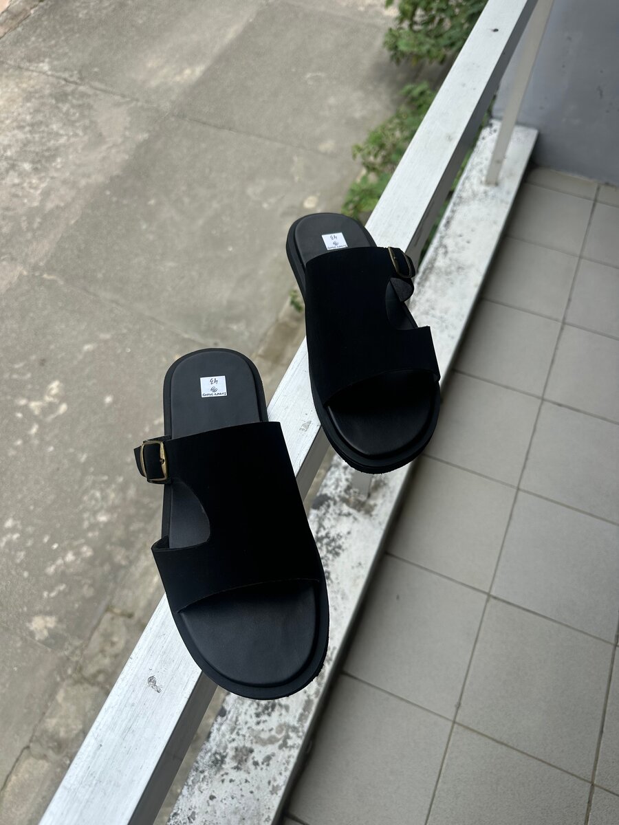 Sandales noires élégantes pour hommes