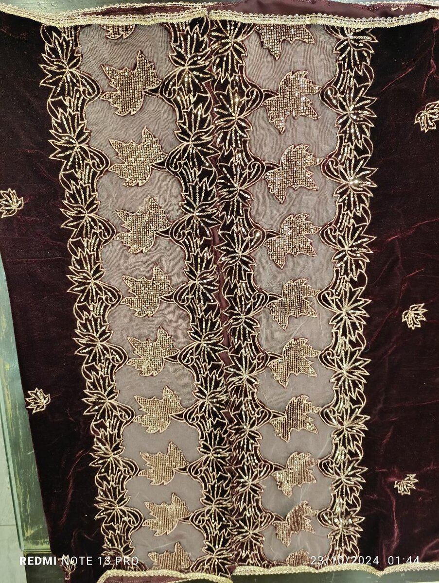 Valvet shawl