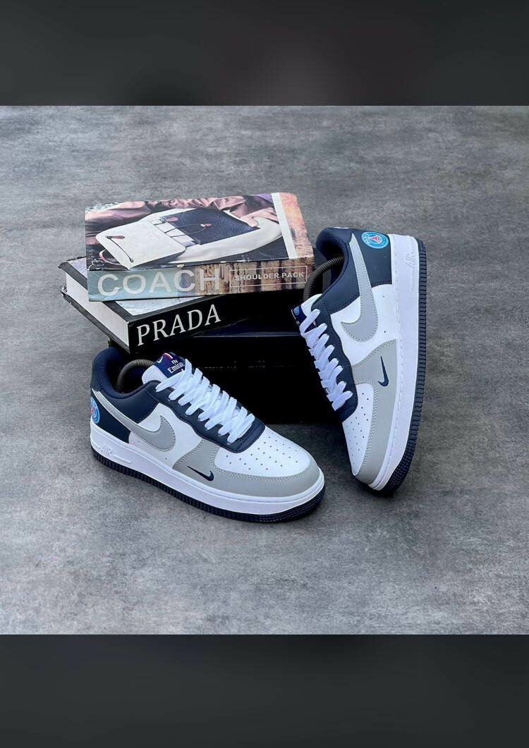 Nike Air Force Retro.