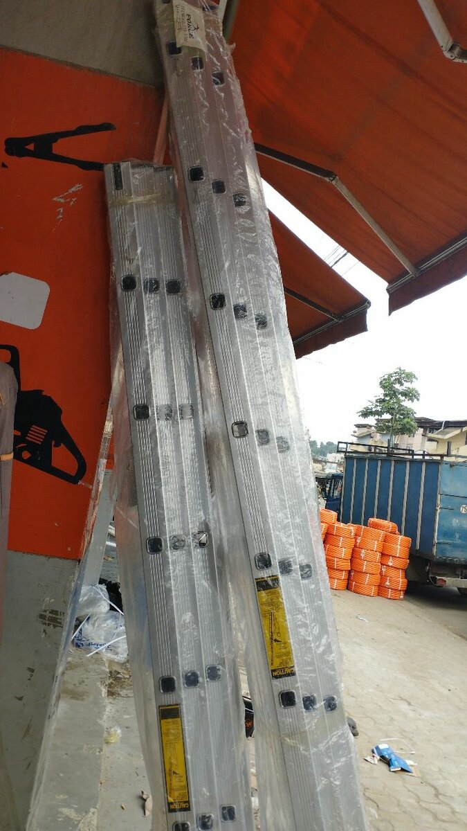 Échelle en aluminium pliable