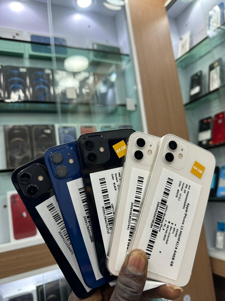 iPhone 12 simple 64giga quasi neuf