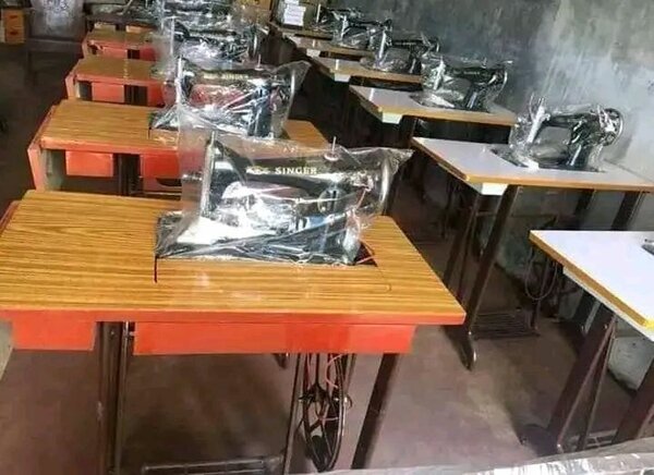 Machine à coudre industrielle