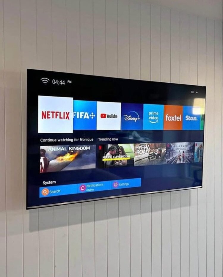 SAMSUNG TV 43 INCHES