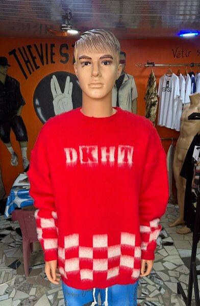 Pull rouge en tricot élégant